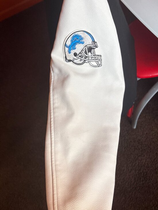 MENS DETROIT LIONS COAT - Picture 7 of 7